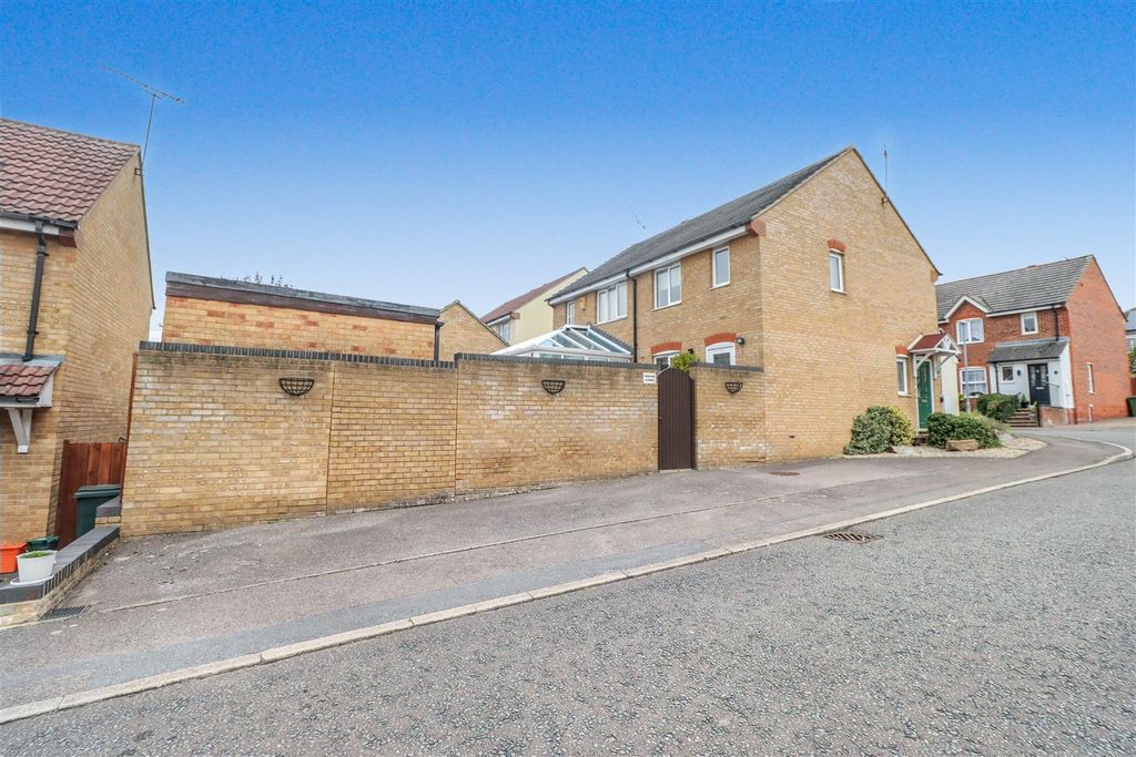 Property photo 2 of 18 7 Crawford Chase Outside-2 Dp.Jpg