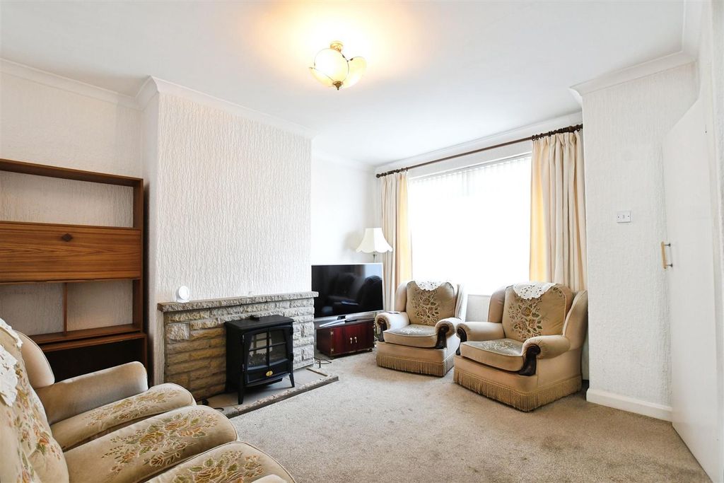 Property photo 2 of 12 Lounge