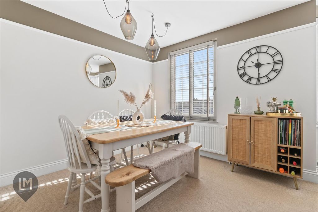 Property photo 3 of 6 Dining Area