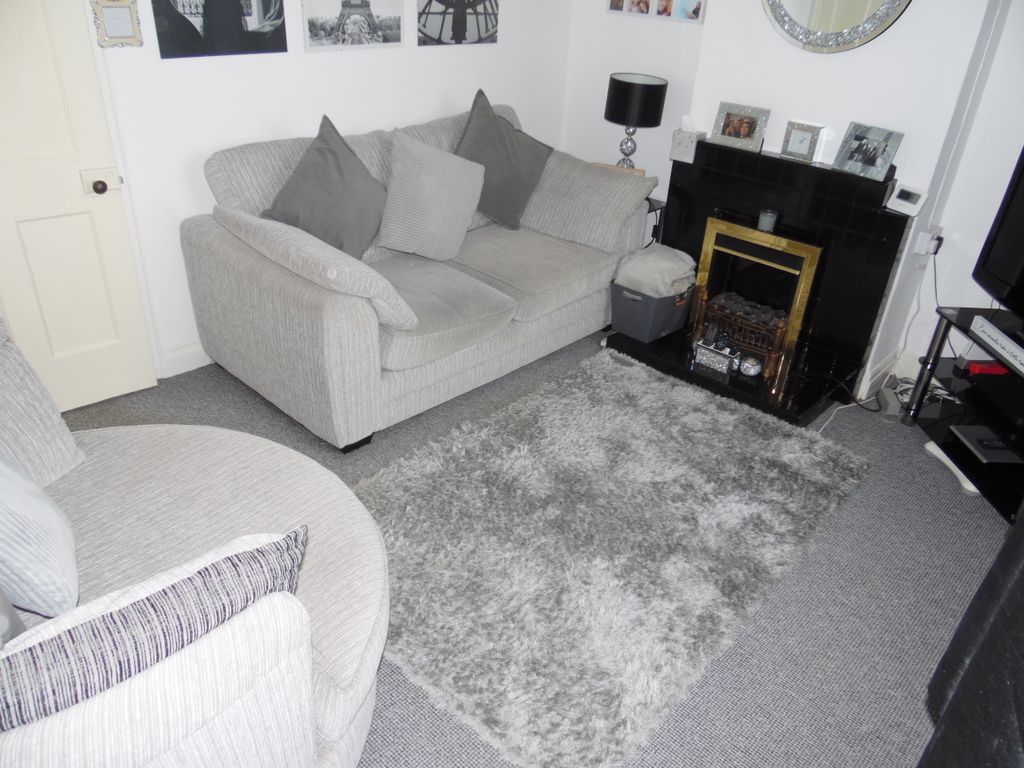 Property photo 3 of 25 Lounge