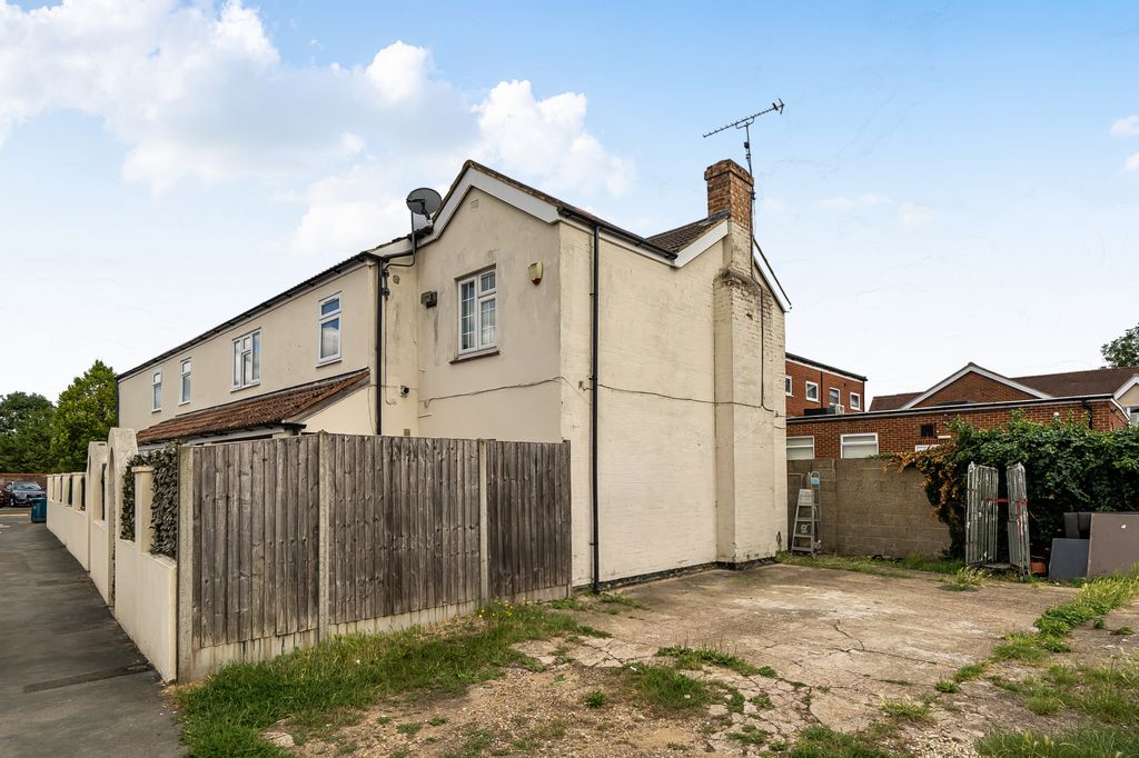 Property photo 2 of 22