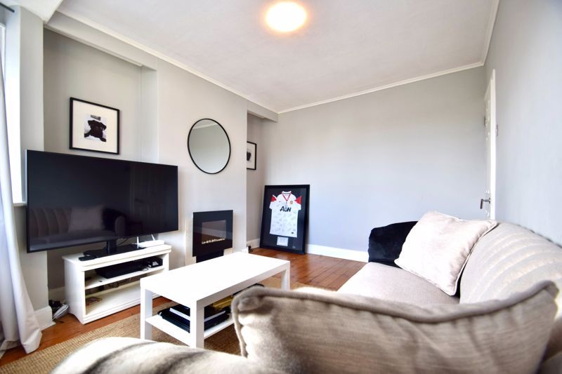 Property photo 1 of 11 Photo 3