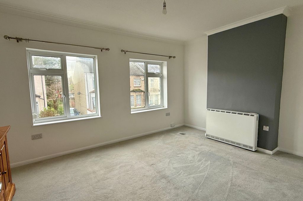 Property photo 2 of 7 1