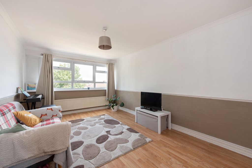 Property photo 2 of 16 4388211