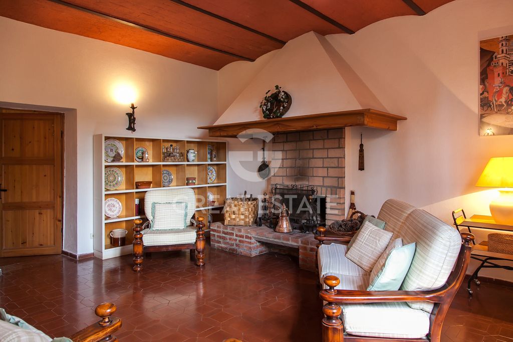 Property photo 2 of 16 Interiors