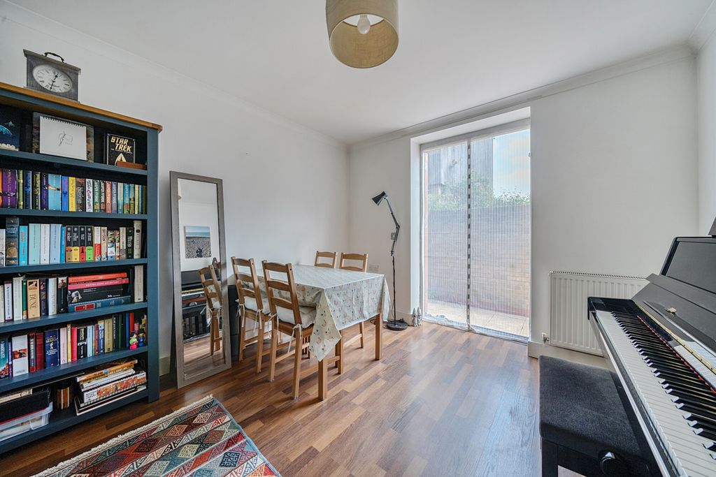 Property photo 3 of 19 Dining Area