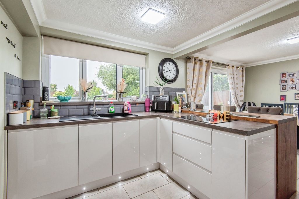 Property photo 3 of 31