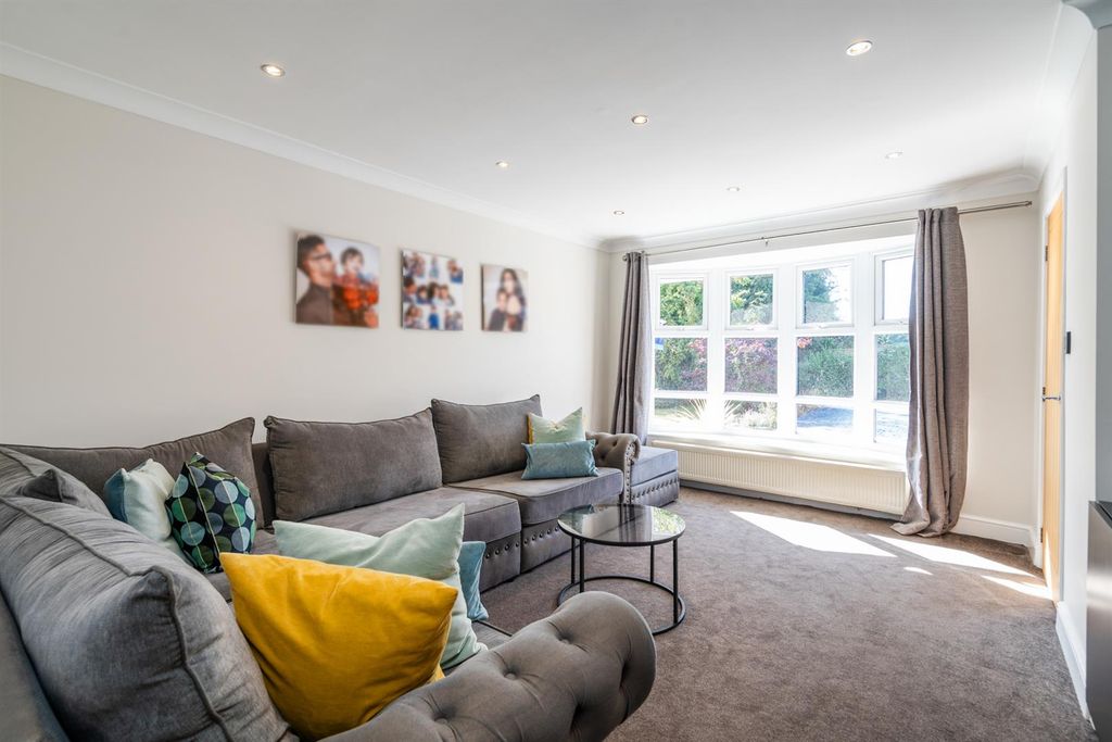 Property photo 3 of 19 15 Ullenhall Road_8.Jpg