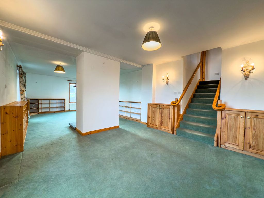 Property photo 3 of 33