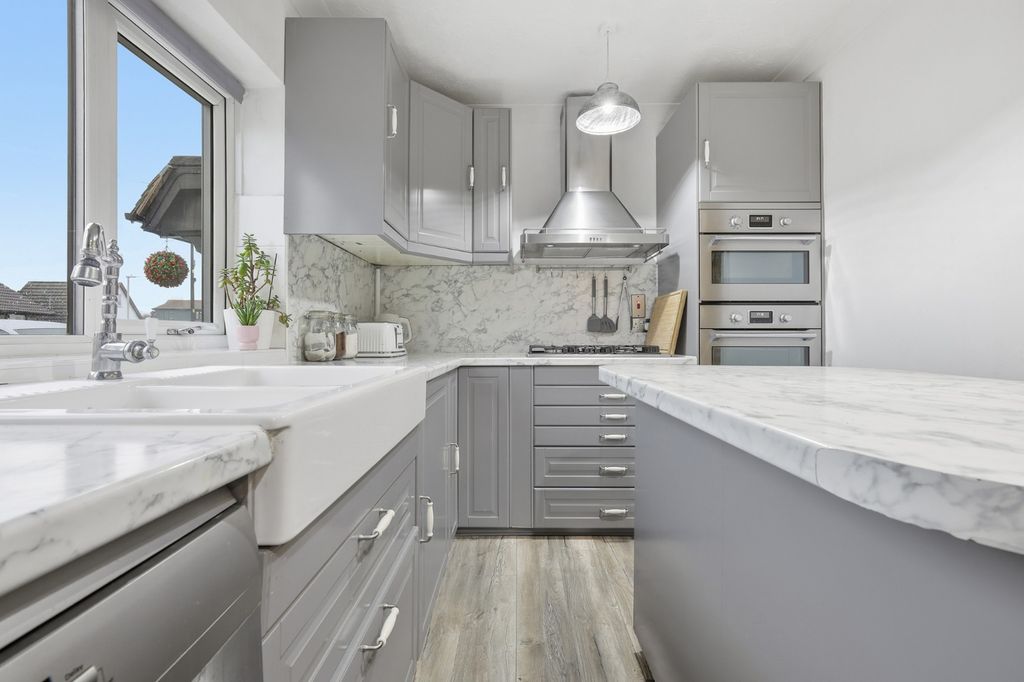 Property photo 2 of 25 4854801