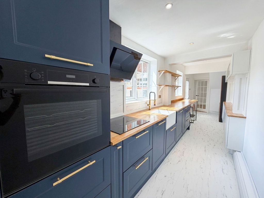 Property photo 2 of 15 Kitchen
