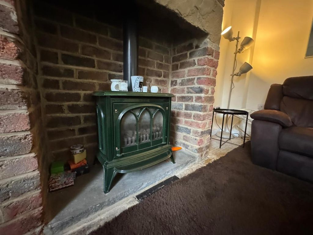 Property photo 3 of 10 Living Room