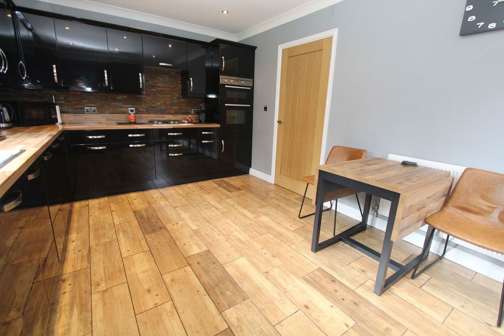 Property photo 3 of 31