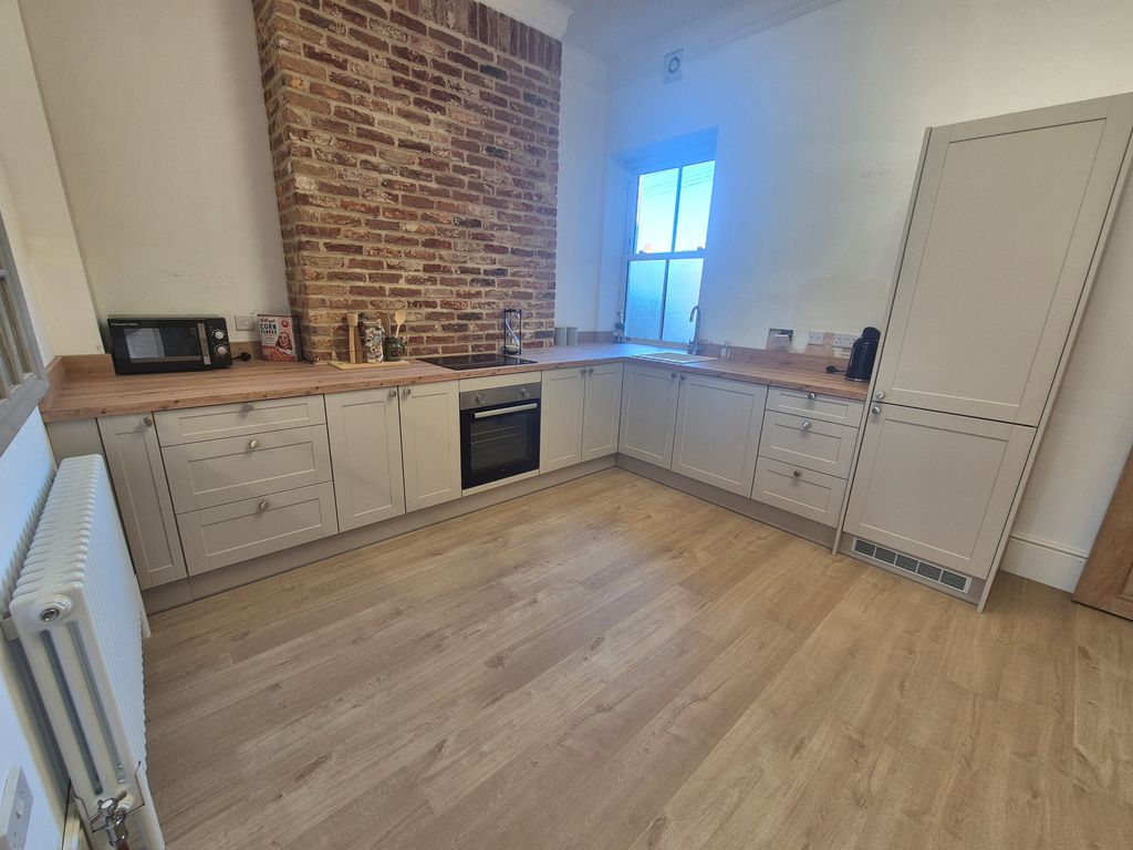 Property photo 1 of 11 Bedroom