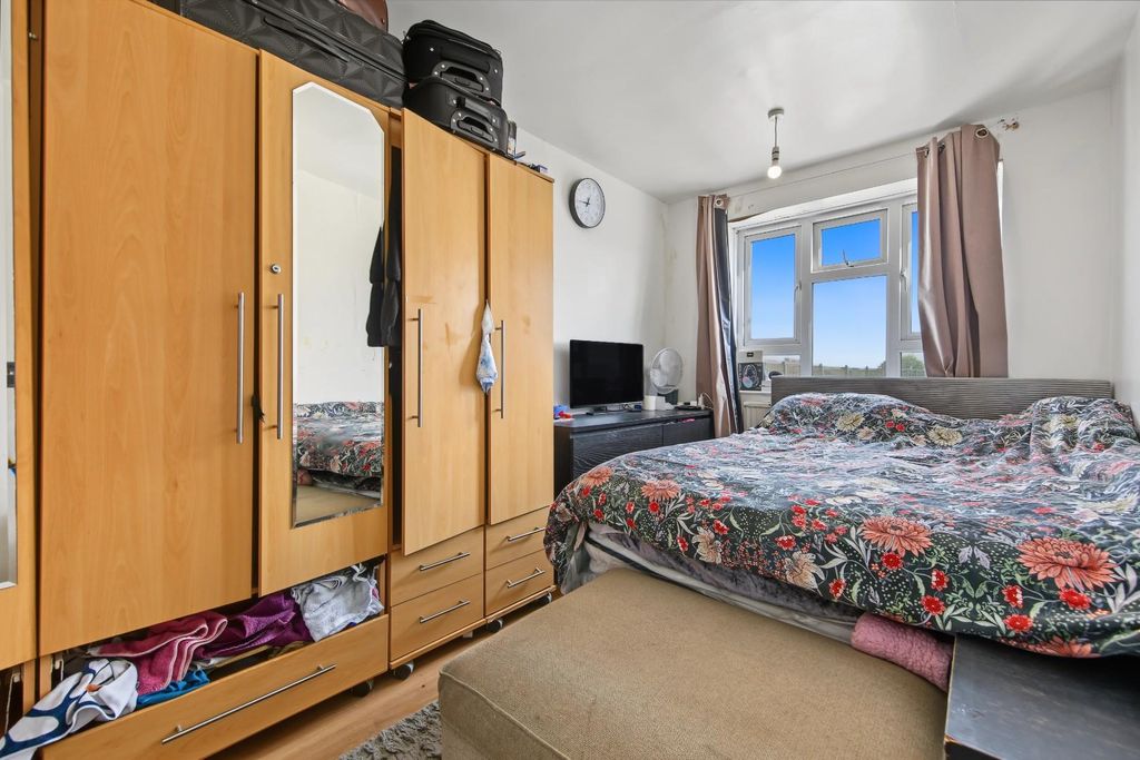 Property photo 3 of 10 Bedroom