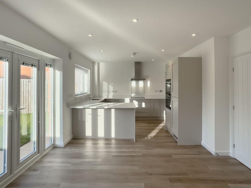 Property photo 2 of 21