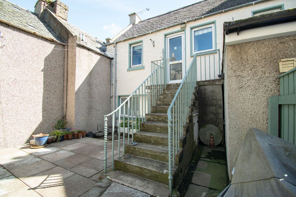 Property photo 2 of 31