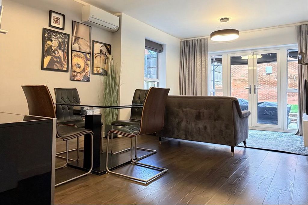 Property photo 3 of 27