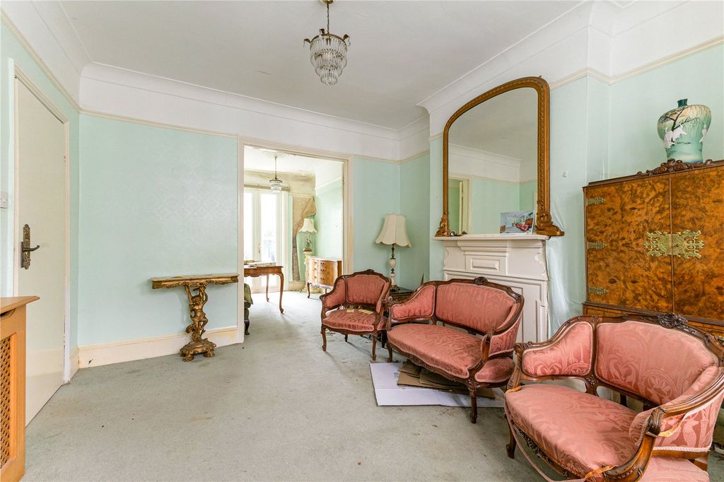 Property photo 3 of 15 Reception