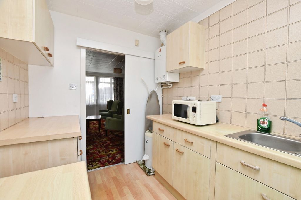 Property photo 2 of 14 Kitchen