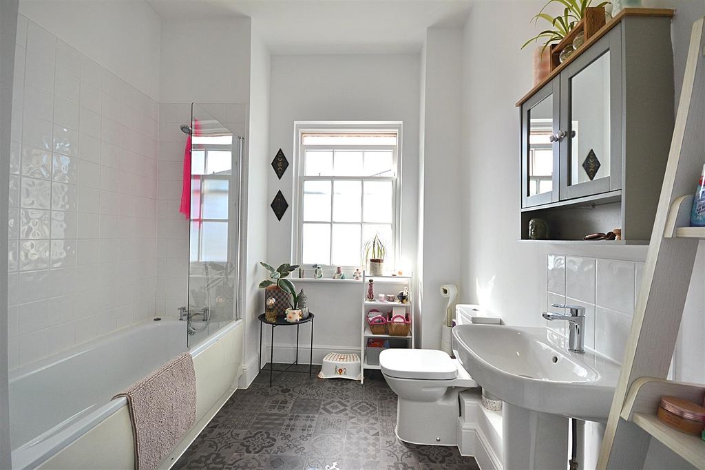 Property photo 2 of 9 6 (3).Png