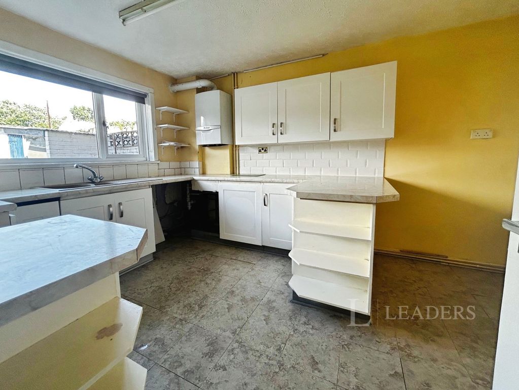 Property photo 2 of 11 Kitchen