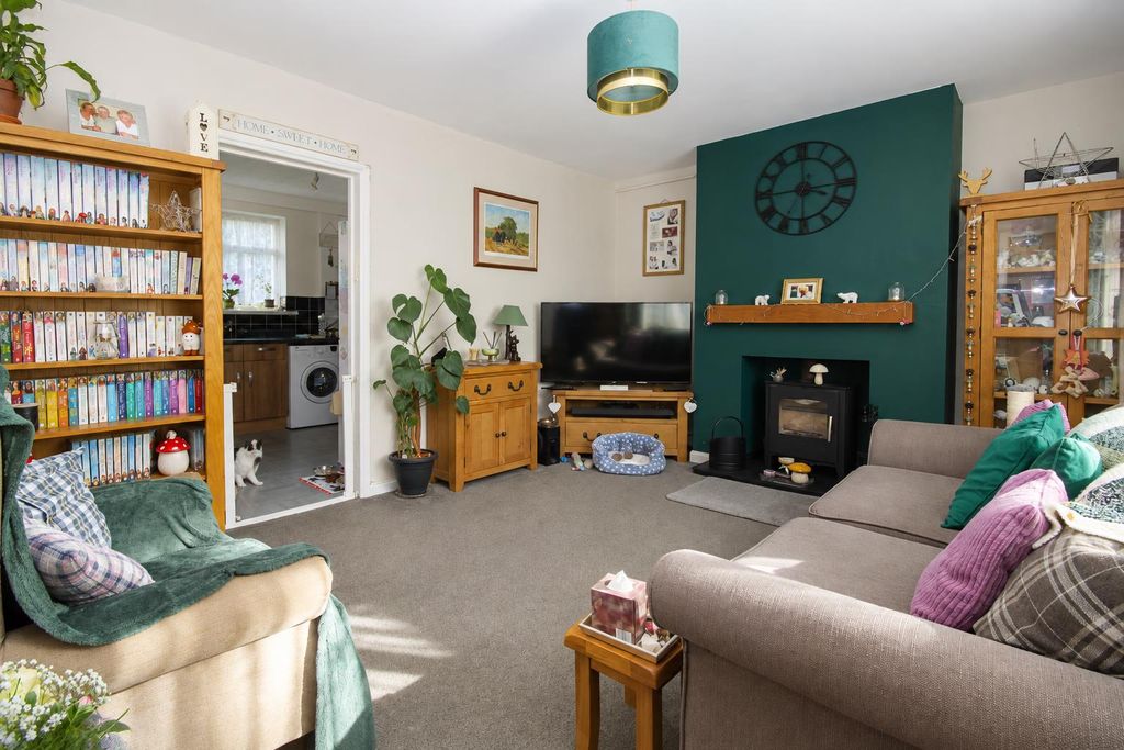 Property photo 2 of 14 Ed59ee8E-81d2-49E0-B219-E57B08Fa23Dd.Png