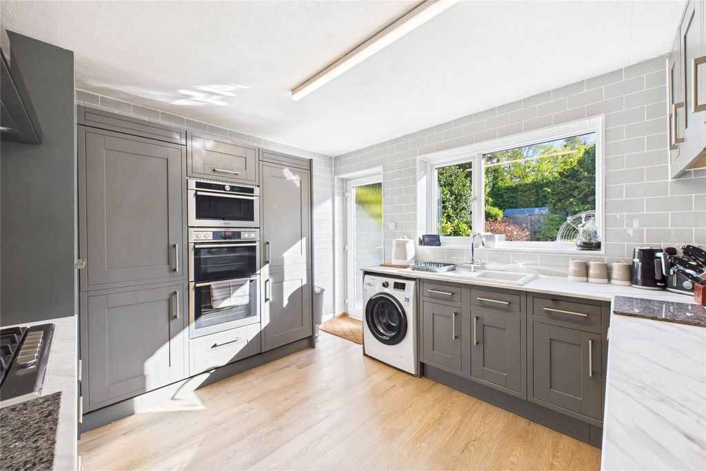 Property photo 3 of 9 Picture No. 27