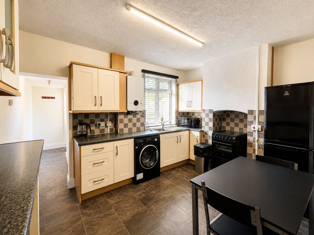 Property photo 3 of 10 Dining Kitchen