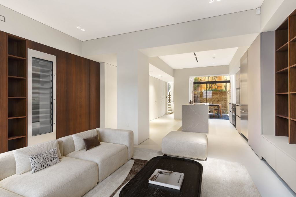 Property photo 1 of 18 F