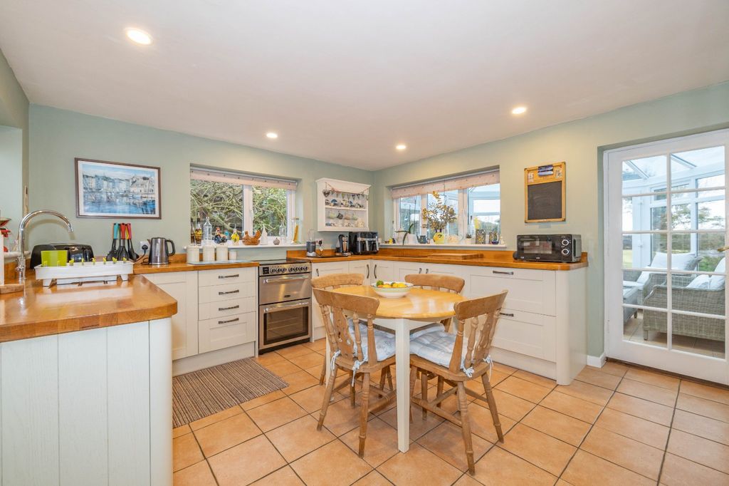 Property photo 3 of 16 Picture 3