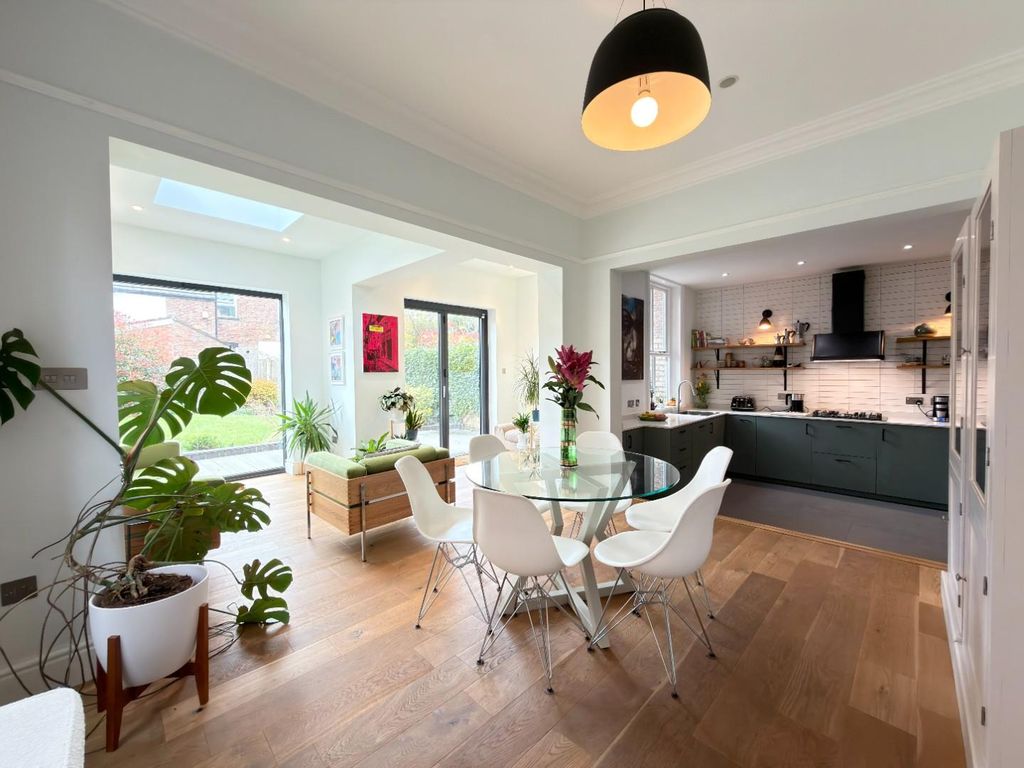 Property photo 3 of 46