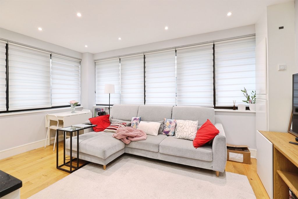 Property photo 2 of 6