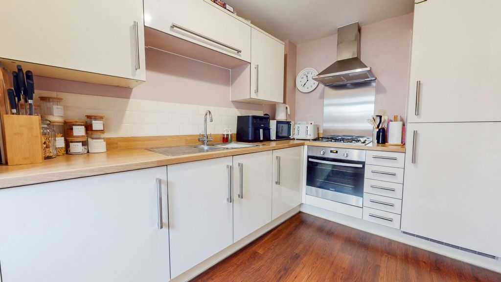 Property photo 3 of 11 1.Jpg