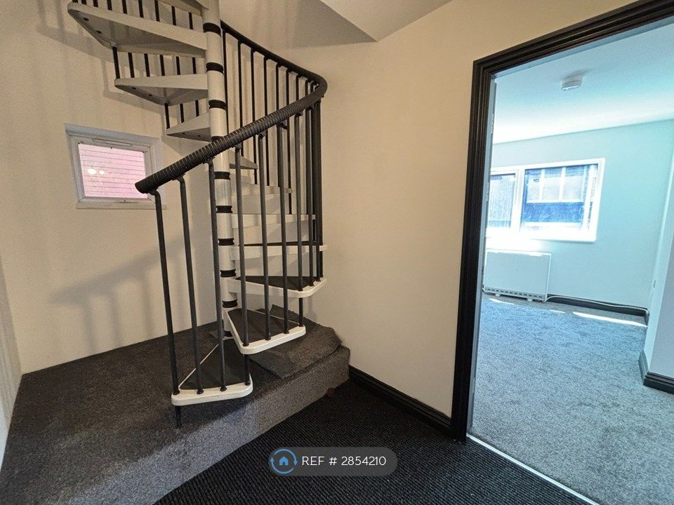 Property photo 3 of 6 Entrance Hallway