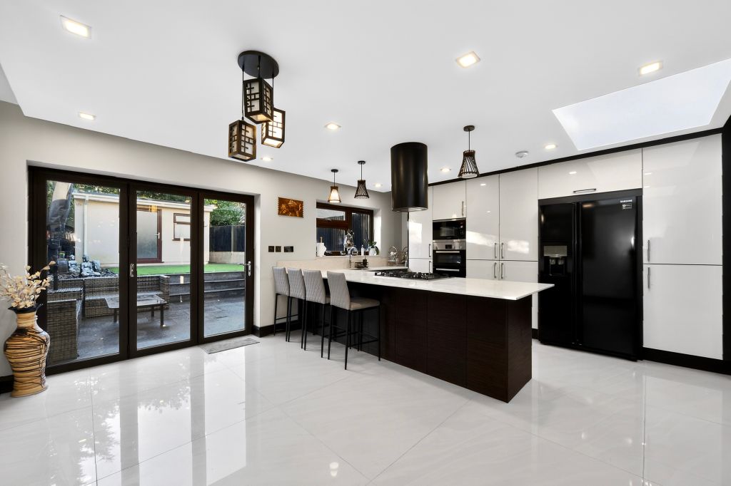 Property photo 2 of 21 Kitchen/Diner