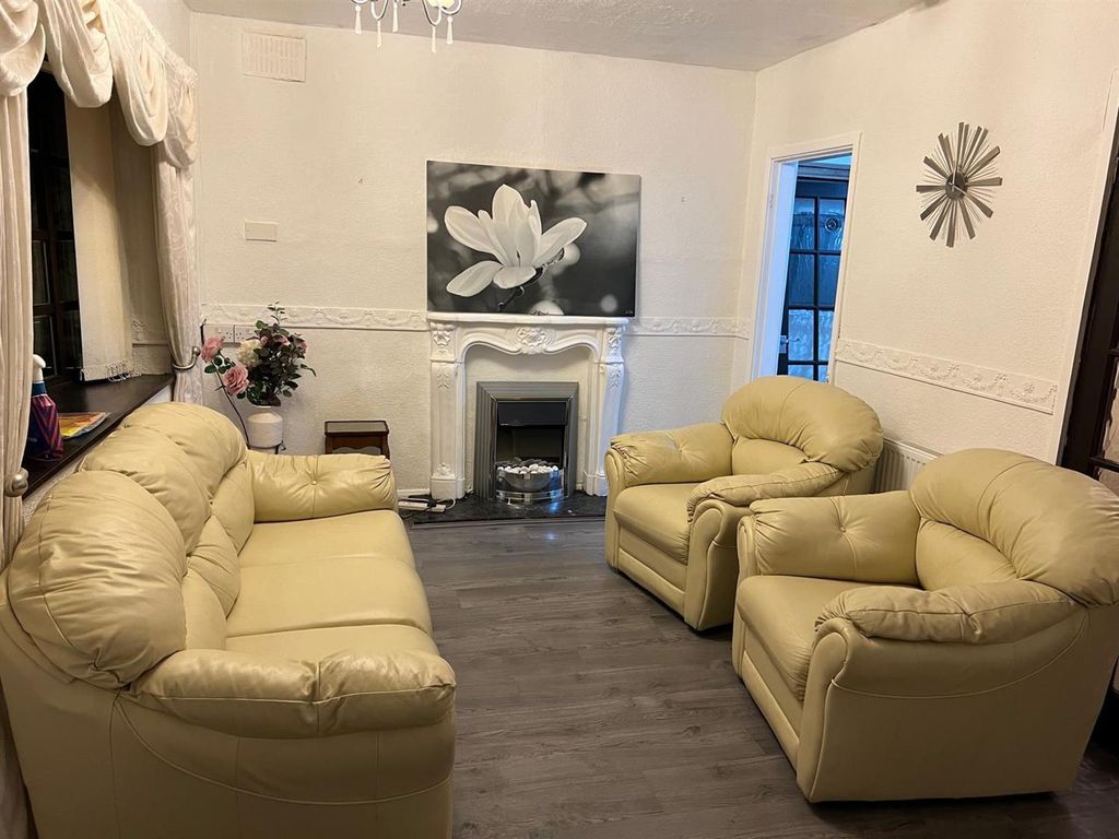 Property photo 2 of 12 58Ead8F4-73cd-49c4-Acc4-5d4Ecbc79E6E.Jpg