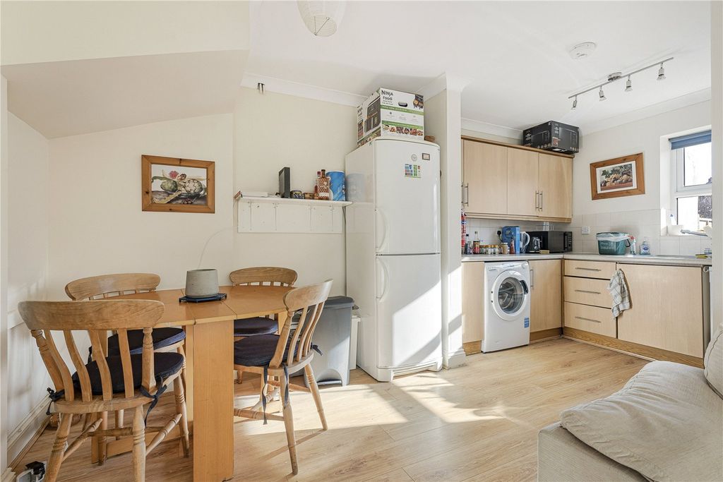 Property photo 3 of 11 Dining/ Kitchen Area