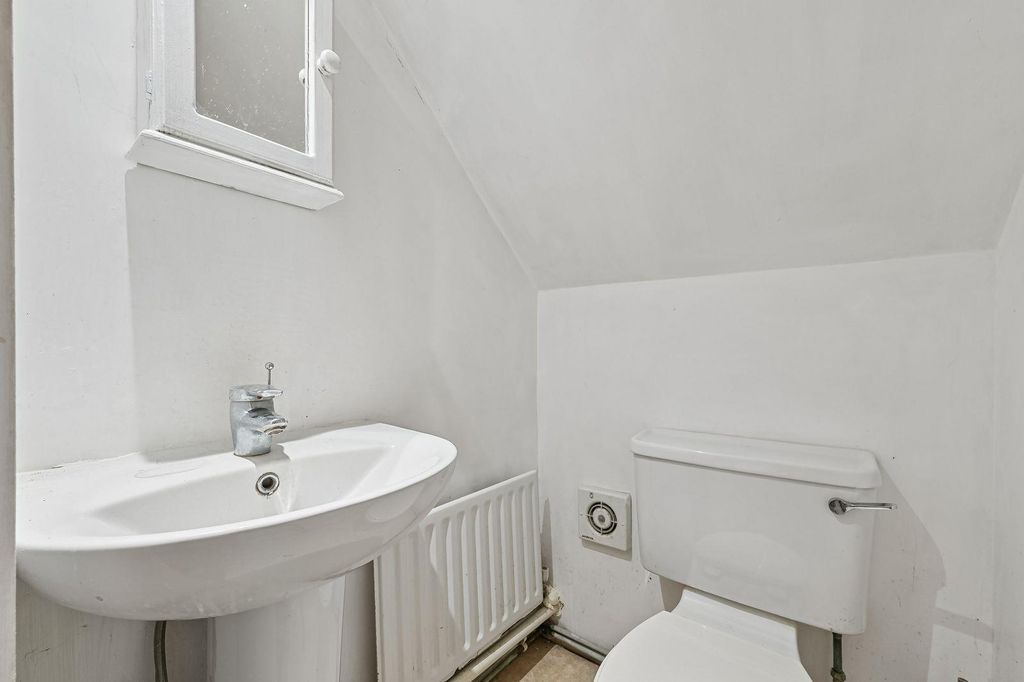Property photo 3 of 11 Bathroom
