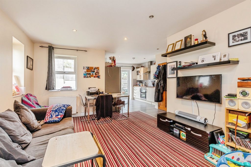 Property photo 2 of 12