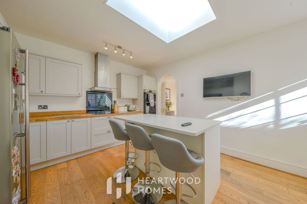 Property photo 3 of 36