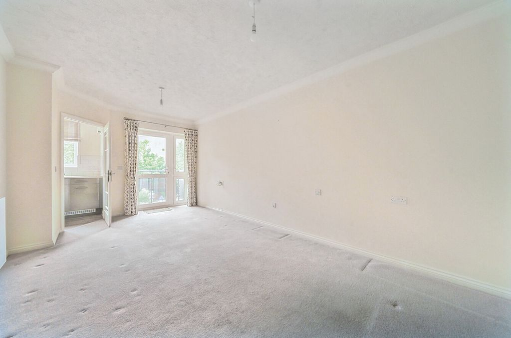 Property photo 2 of 10 1298876-19-6835d1...