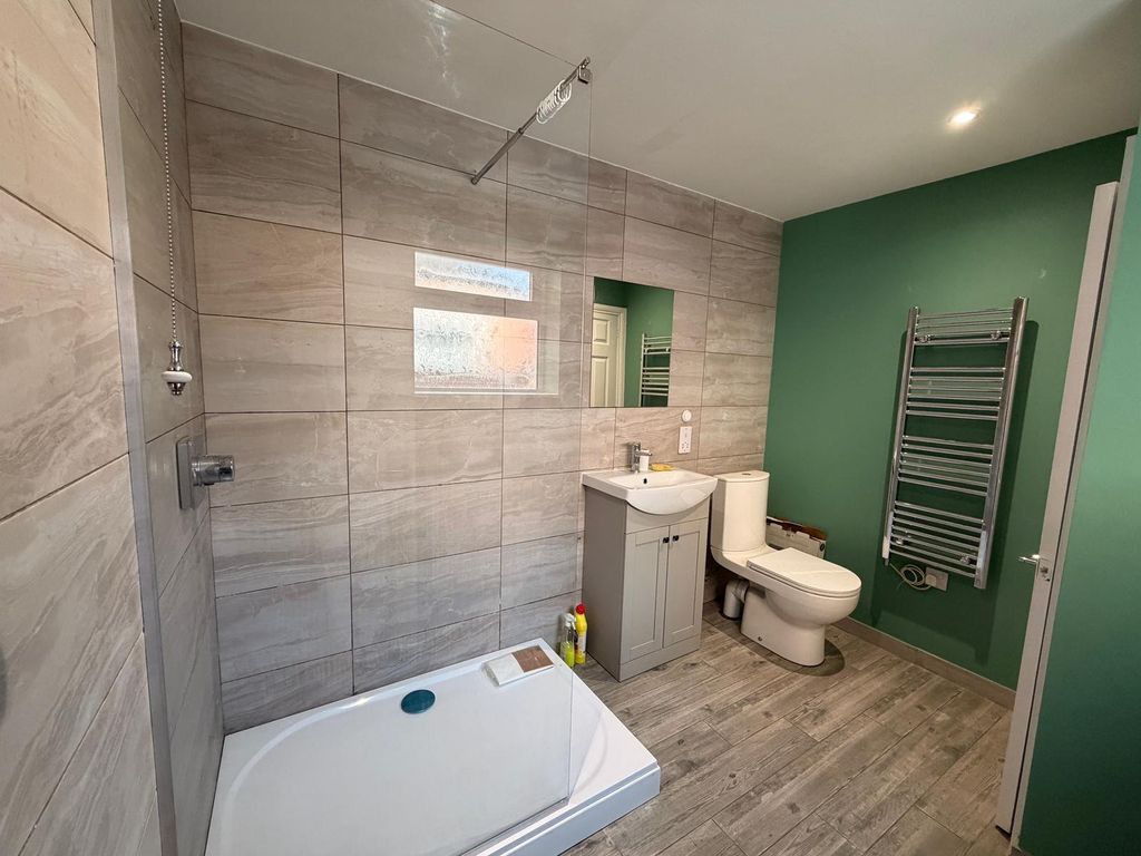 Property photo 2 of 8 Picture No. 13