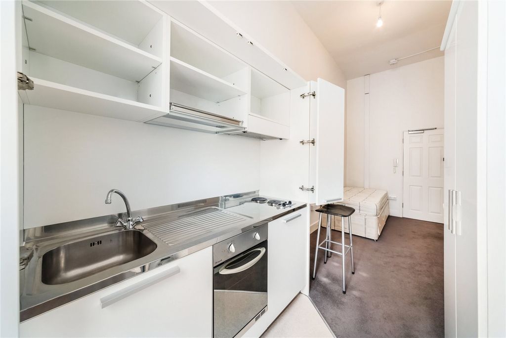 Property photo 1 of 6 Kitchenette