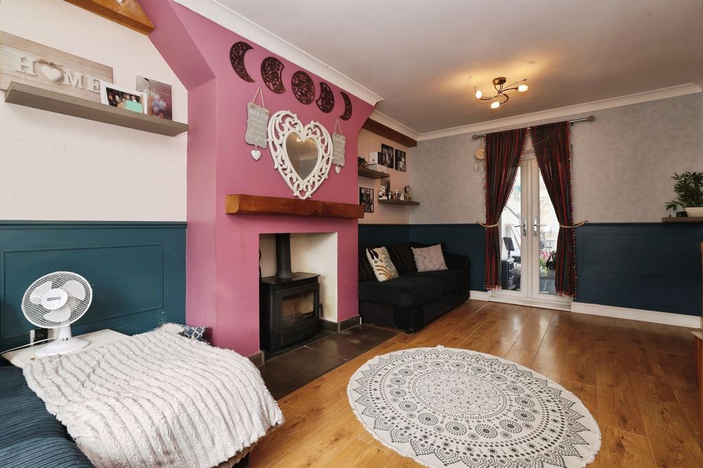 Property photo 3 of 24