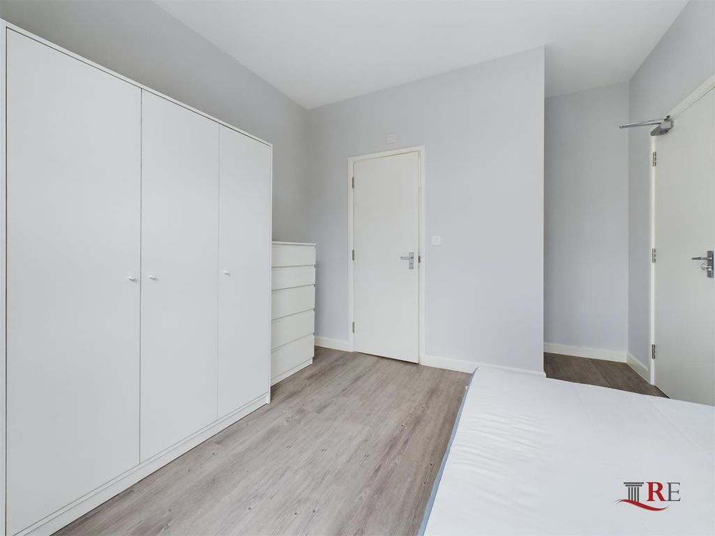 Property photo 3 of 8 Cam02489G0-Pr0063-Still005.Jpg