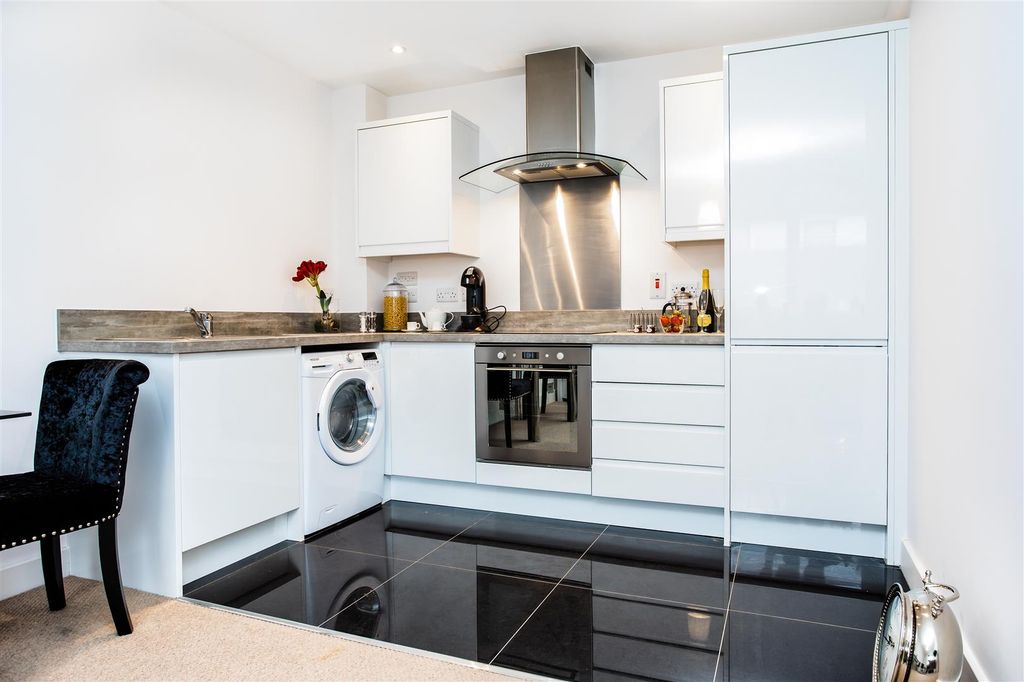 Property photo 3 of 10 Kitchen II.Jpg