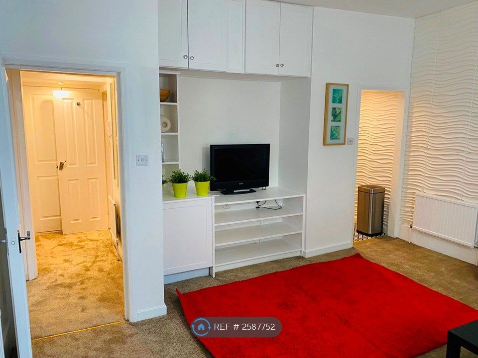 Property photo 2 of 13 Lounge