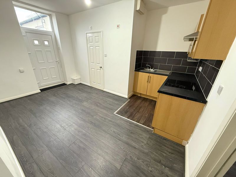 Property photo 1 of 4 Living/ Kitchen Area