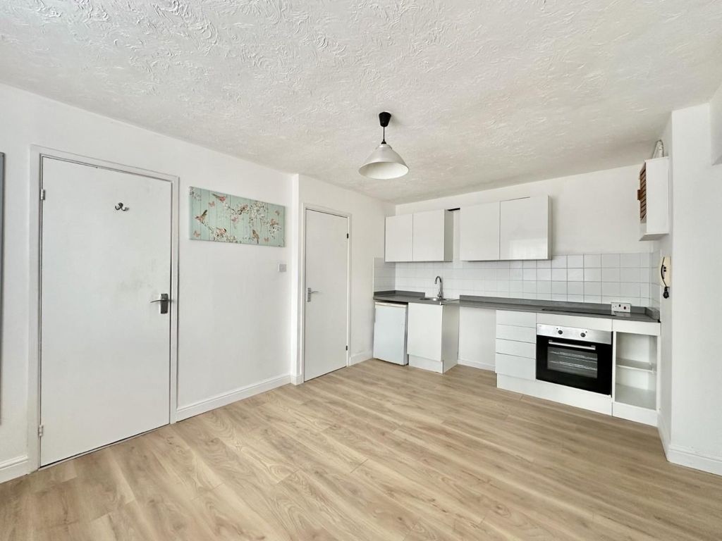 Property photo 3 of 9 Thumbnail_Img_6975.Jpg
